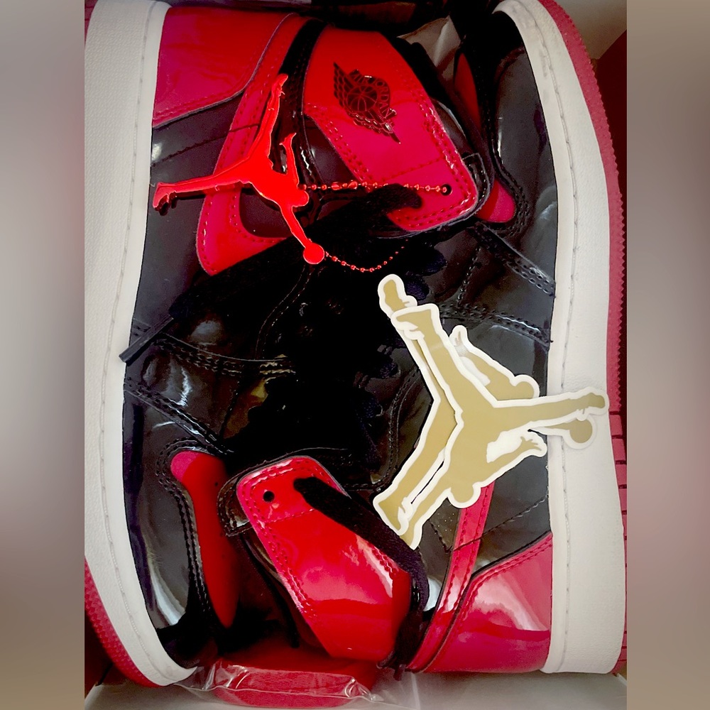 THE VAULT - NIKE AIR JORDAN 1 RETRO HIGH OG PATENT BRED - Picture 1 of 10